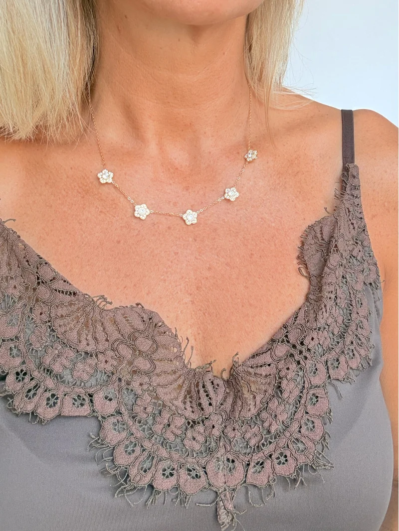 Collana cinque fiori 2