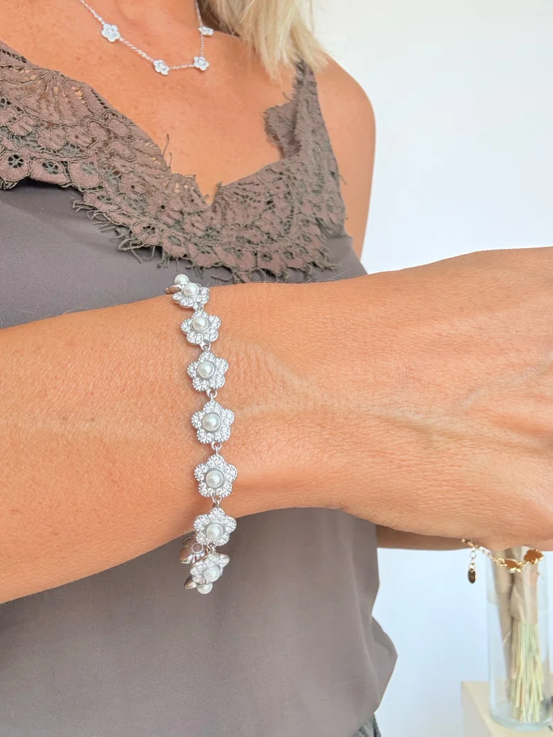 Bracciale fiori e perle