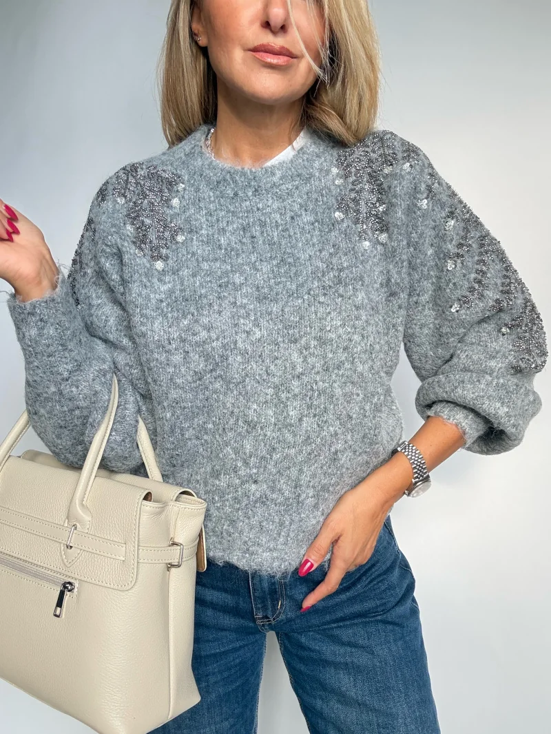 Maglione ricamato 2
