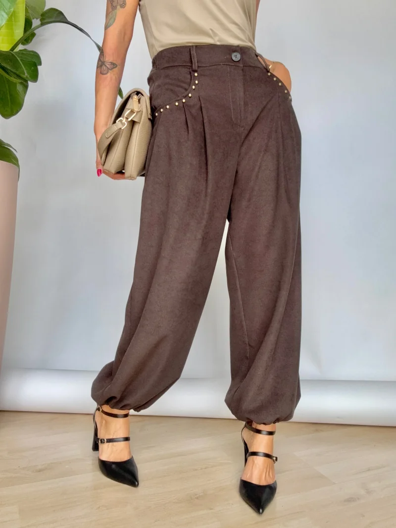 Pantaloni borchie