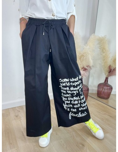 Pantalone in cotone con scritte a contrasto